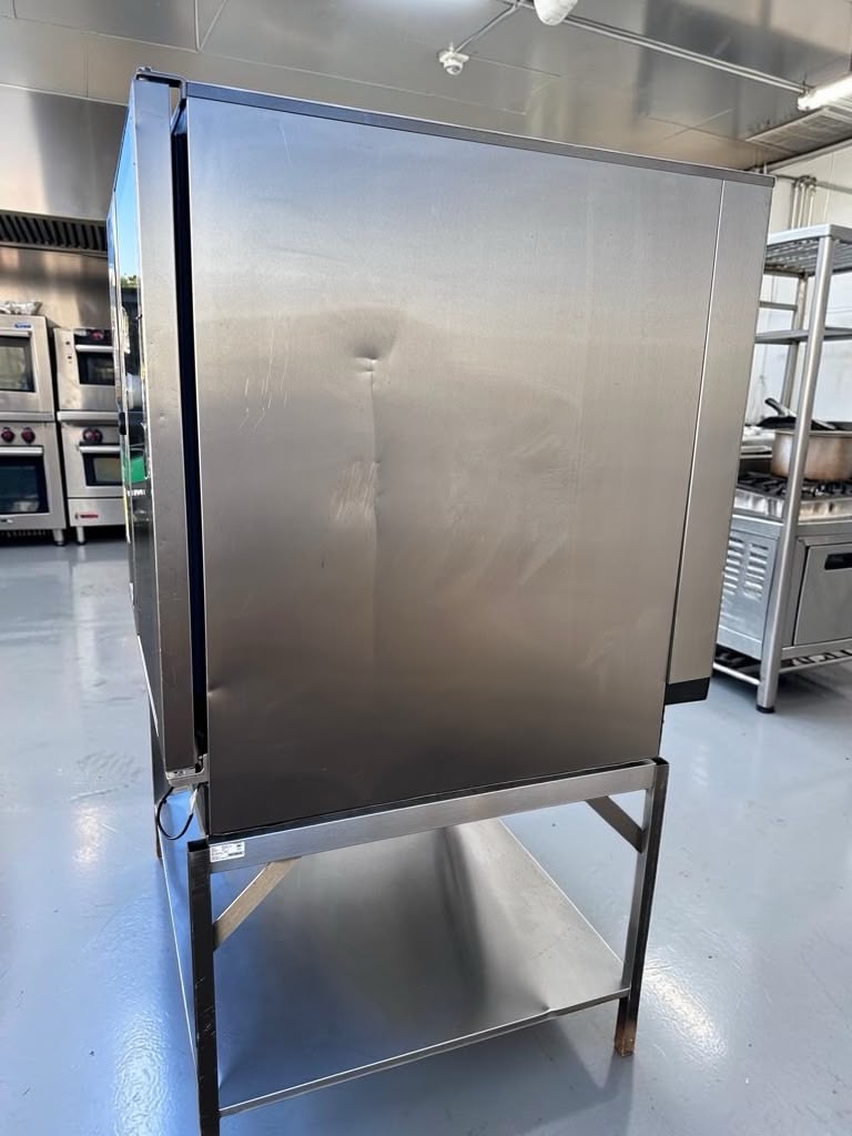 Immaculate Condition – Rational iCombi Pro 10-Full Size Electric – Commercial Intelligent Combi Oven – 10 Full-Size Sheet Pan Capacity – Mobile Oven Rack & Stainless Steel Stand – 208/240V – Fully Tested & Operational!