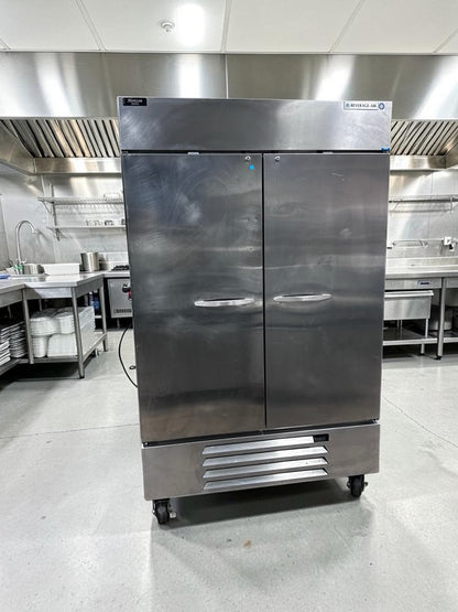 High-Quality Condition – Beverage-Air HBF49-1 Horizon Series – 52" Two-Section Solid-Door Reach-In Freezer – 46.2 Cu. Ft. – Bottom-Mounted Refrigeration – 115V – Fully Tested & Operational!