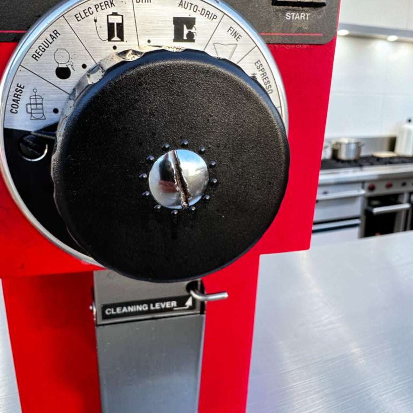 Elite Condition – Bunn G3 HD 22100.0001 3 lb. Bulk Coffee Grinder – Red – Commercial Grade – Fully Tested & Operational!