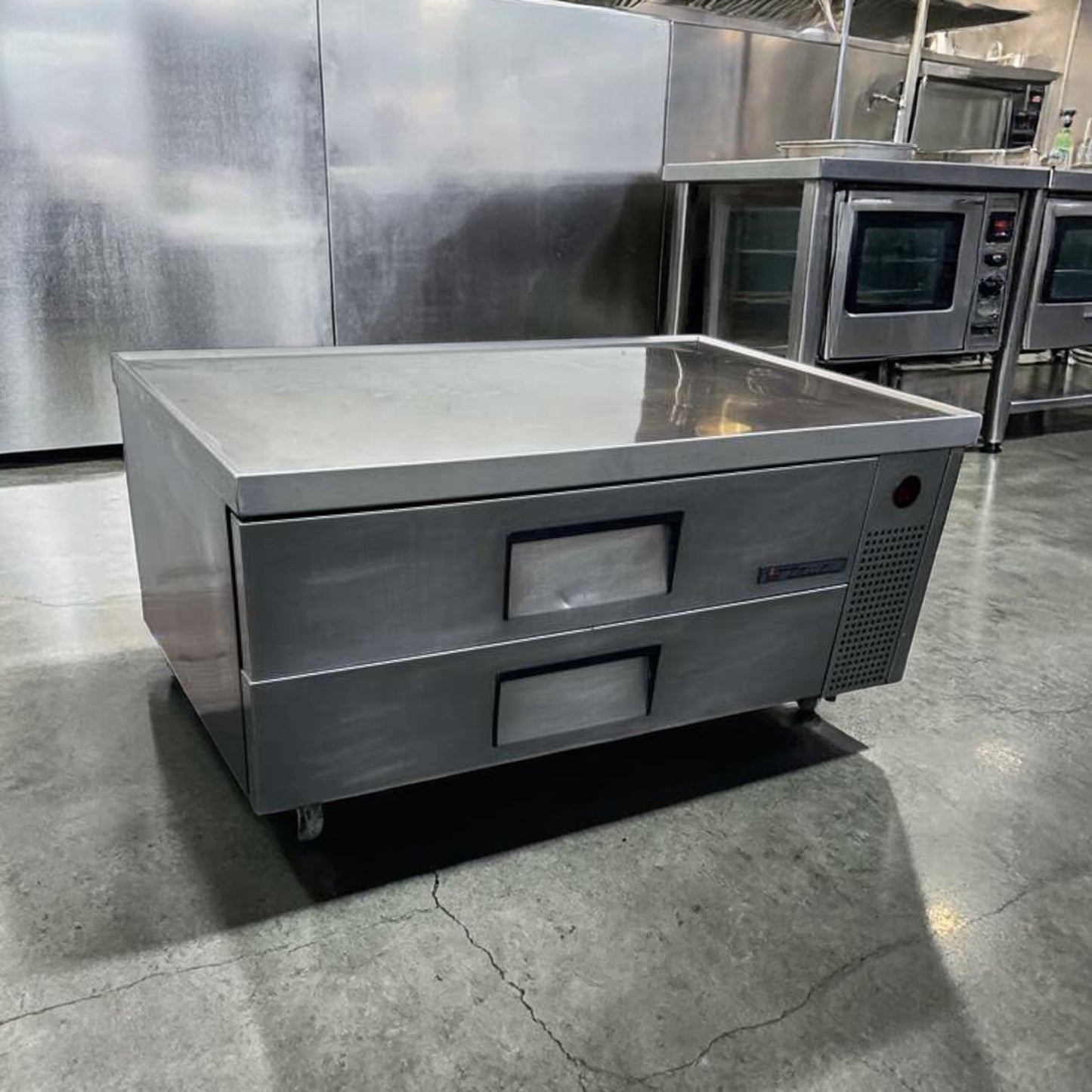 Exceptional Condition – True TRCB-52-HC Refrigerated Chef Base – 52” Width – (2) Drawers – 115V – Fully Tested & Operational!