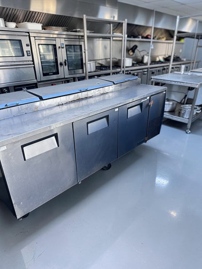 Exceptional Condition – True TPP-93 – 93″ Three-Door Refrigerated Pizza Prep Table – (12) 1/3-Size Pan Capacity – 115V – Fully Tested & Operational!