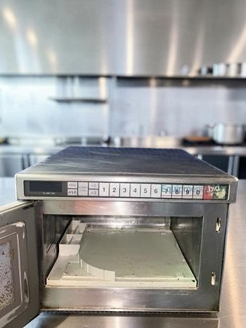 Professionally Maintained Condition – Panasonic Pro II Series – Large-Capacity Commercial Microwave Oven – 1.56 Cu. Ft. Stainless Steel Interior – Programmable Controls – Removable Ceramic Shelf – Fully Tested & Operational!