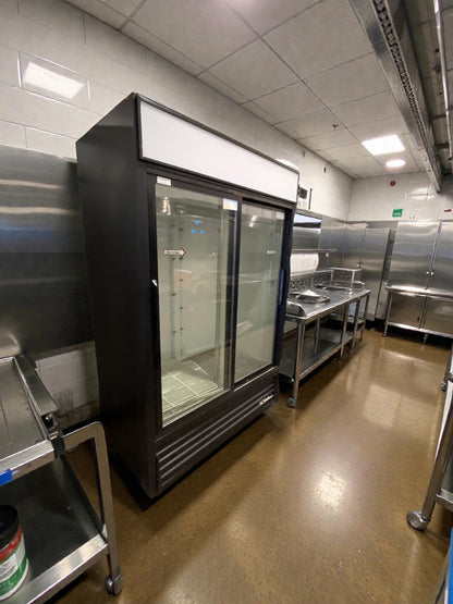 Immaculate Condition – True GDM-45 Glass Door Merchandiser Refrigerator – 115V / Single Phase – Fully Tested & Working!
