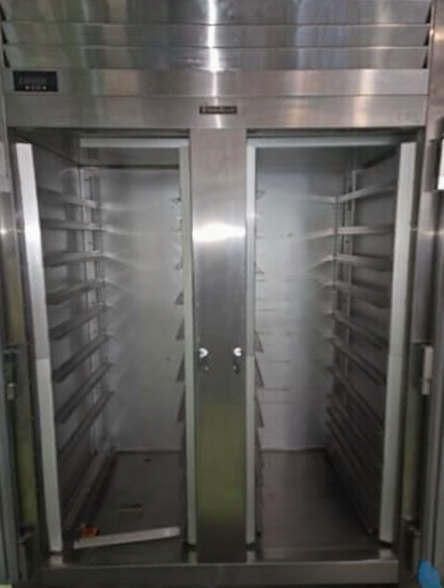 Outstanding Condition – Traulsen RHT232WUT-FHG – Spec-Line Two Section Glass Door Reach-In Refrigerator – Stainless Steel – 51.6 Cu. Ft. – 113V / Single Phase – ETL / NSF Listed – Fully Tested & Operational!
