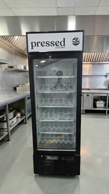 Excellent Condition – Migali C-23RM-HC – 27" One-Section Glass Door Merchandiser Refrigerator – 23 Cu. Ft. – R290 – 115V – Fully Tested & Operational!