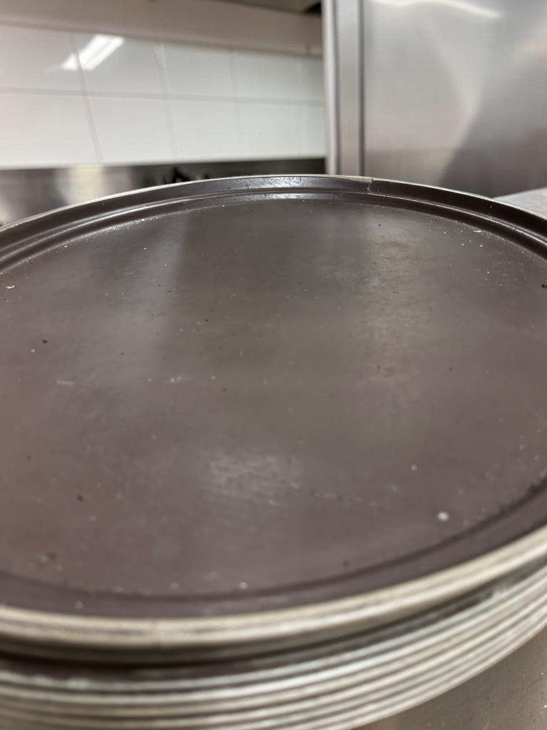 Well-Maintained Condition – Large Oval Non-Skid Serving Trays – 27 in x 22 in – Brown – Commercial Grade – Professionally Inspected & Ready for Service!