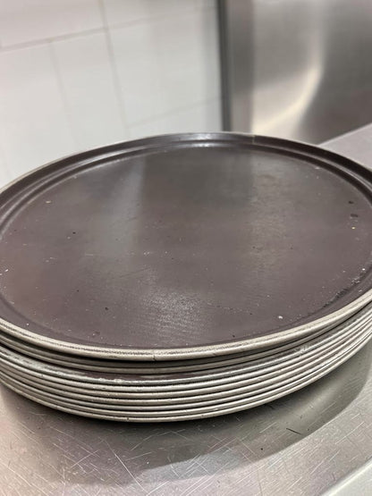Well-Maintained Condition – Large Oval Non-Skid Serving Trays – 27 in x 22 in – Brown – Commercial Grade – Professionally Inspected & Ready for Service!