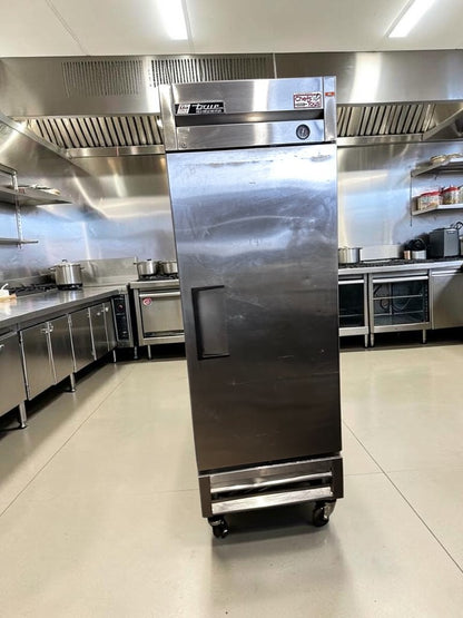 Optimal Condition – True T-19 – 27" One-Section Solid-Door Reach-In Refrigerator – 19 Cu. Ft. – 115V – NSF Listed – Fully Tested & Operational!