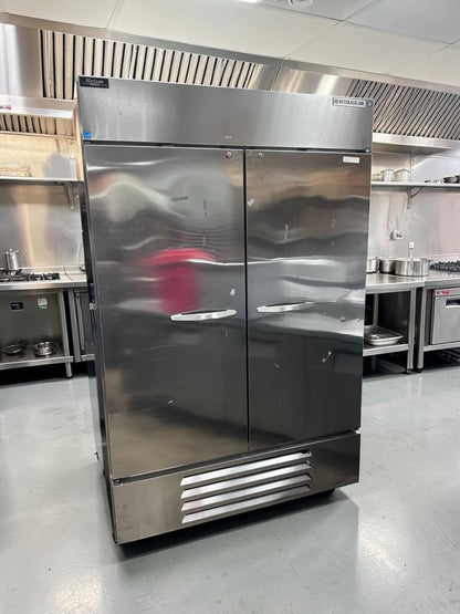 Exceptional Condition – Beverage-Air HBR49-1-006 Horizon Series – 52" Two-Section Solid-Door Reach-In Refrigerator – 46.15 Cu. Ft. – 115V – Fully Tested & Operational!