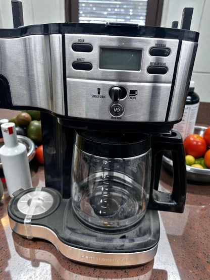 Brand New Condition – Programmable 12-Cup Drip Coffee Machine – Stainless Steel & Black Finish – Glass Carafe – Single Serve / Carafe Options – Fully Tested & Operational!