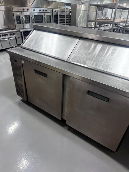 Superior Condition – Randell 9040K-7 – 60″ Two-Door Mega Sandwich/Salad Prep Table – 24-Pan-Capacity Refrigerated Top – 115V – Fully Tested & Operational!