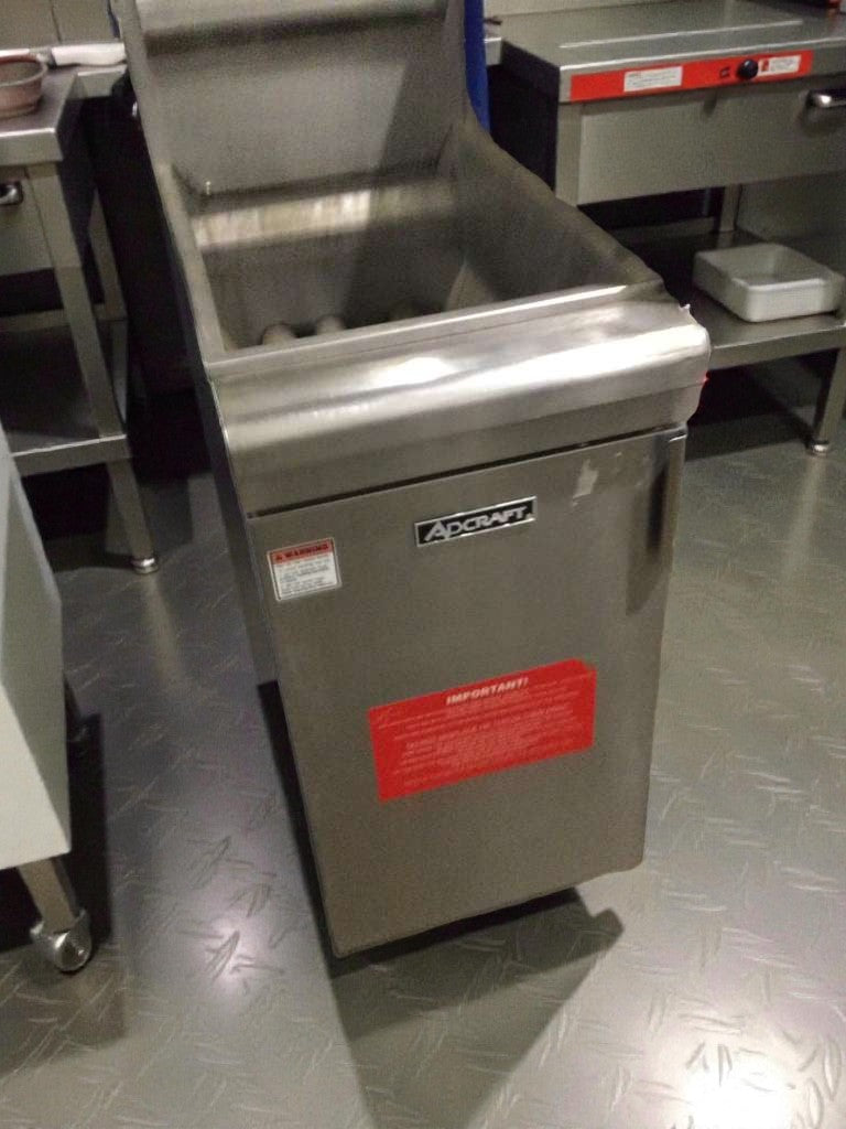 Exceptional Condition – Adcraft Commercial Gas Fryer – Natural Gas – Fully Tested & Working!