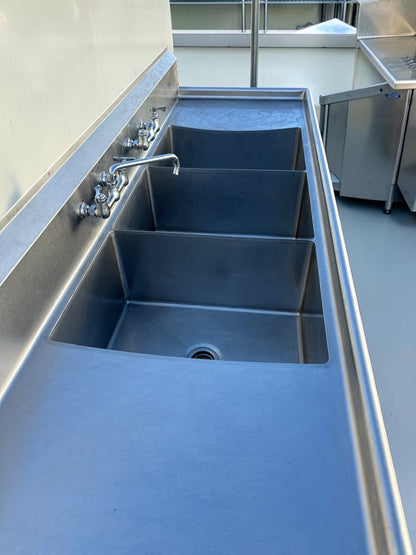 Pristine Condition – GSW SH20283D – 100-3/8" Three-Compartment Commercial Sink – Dual 20" Drainboards – 16-Gauge Stainless Steel – NSF & ETL Certified – Fully Tested & Operational!