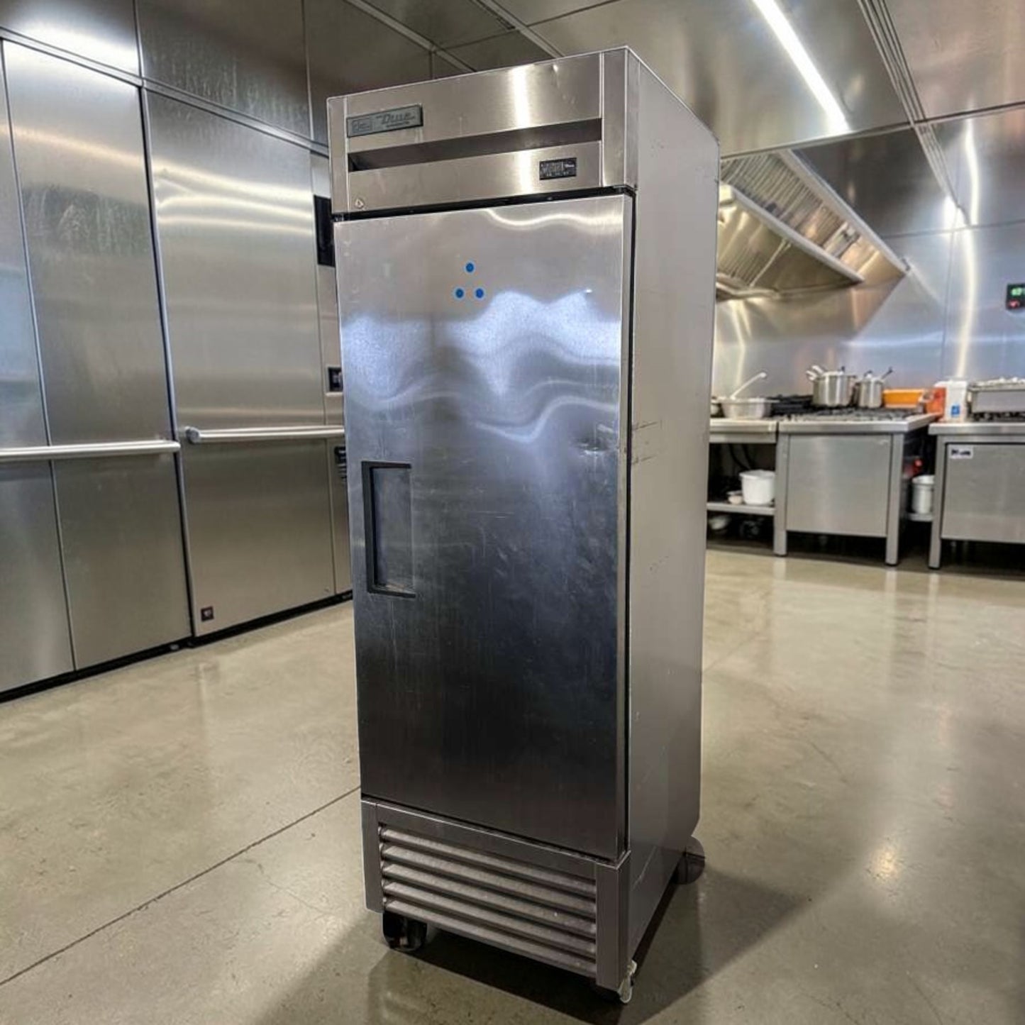 Superior Condition – True T-23-HC Commercial Reach-In Refrigerator – 27" Single Door – Stainless Steel – Energy Efficient – Fully Tested & Operational!
