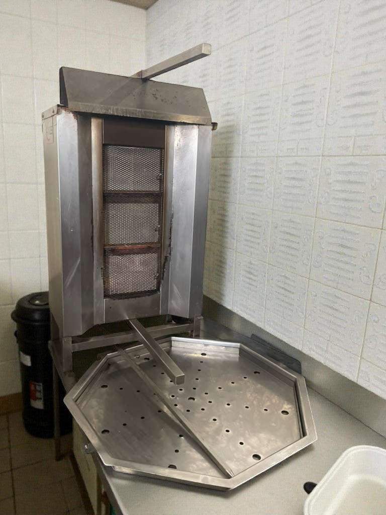 Exceptional Condition – Commercial Gas Vertical Broiler / Gyro Machine – Natural Gas – Fully Tested & Working!