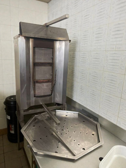 Exceptional Condition – Commercial Gas Vertical Broiler / Gyro Machine – Natural Gas – Fully Tested & Working!