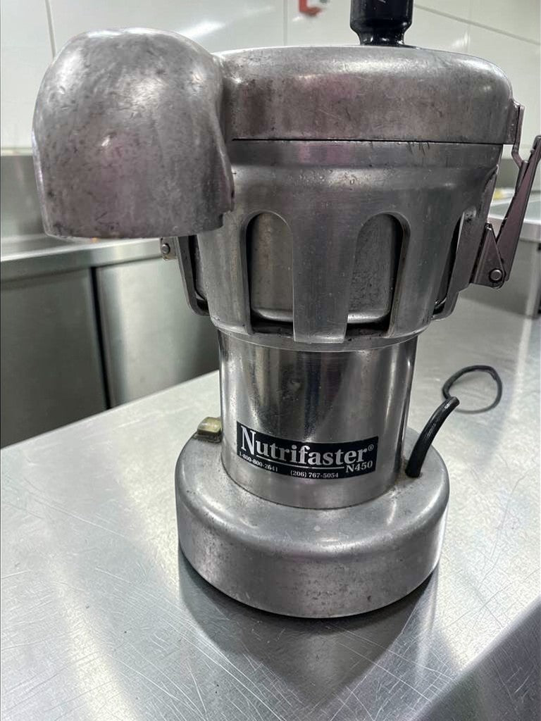 Elite Condition – Nutrifaster N450 Commercial Fruit & Vegetable Juicer – Heavy Duty Stainless Steel – High-Performance Juice Extractor – Fully Tested & Operational!