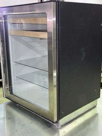 Elite Condition – U-Line U-1075BEVS-00 – 24" Undercounter Beverage Center – 5.6 Cu. Ft. – Dual Temperature Zones – Glass Door – Fully Tested & Operational!