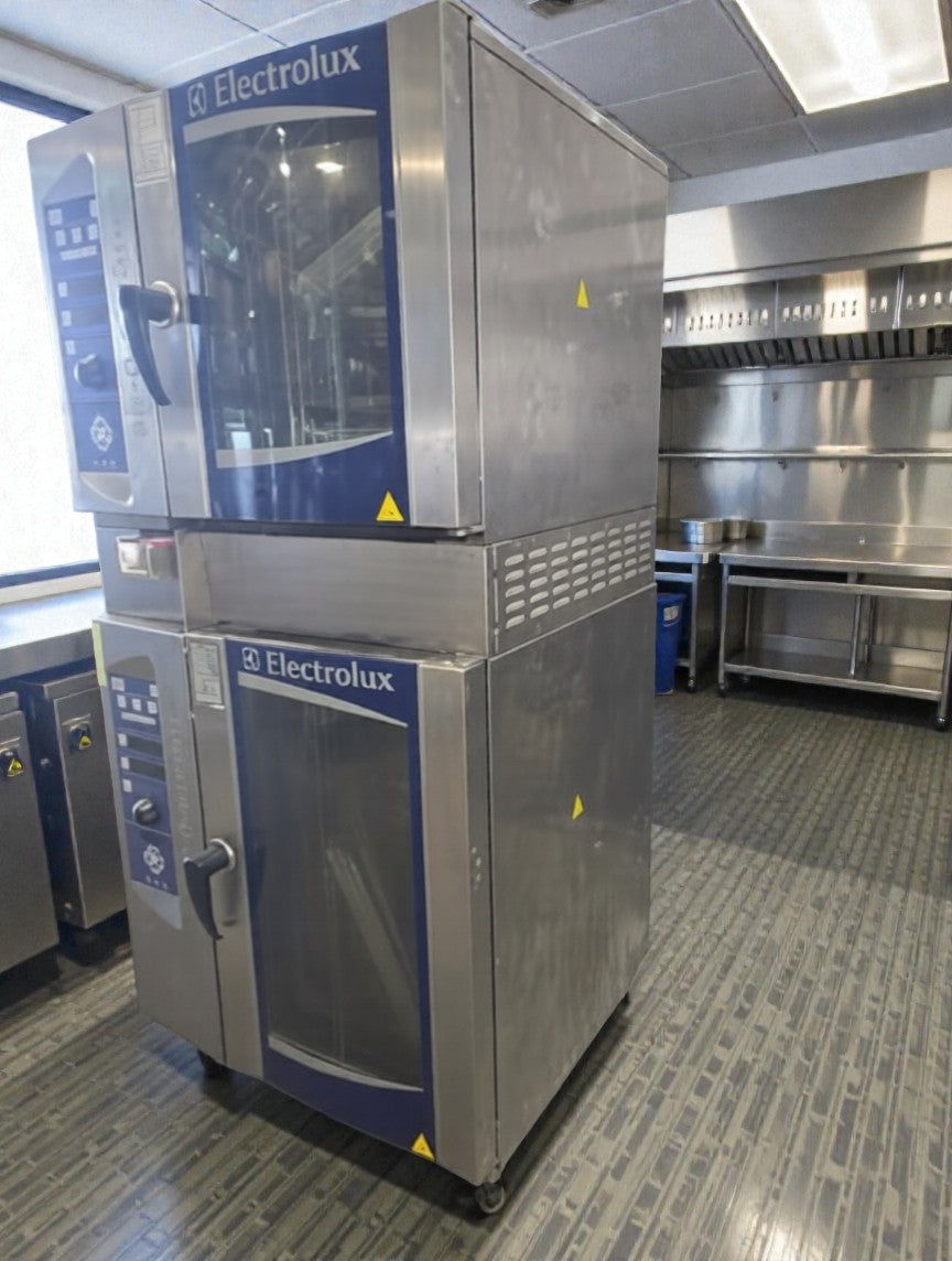 Like-New Condition – Electrolux Professional AOS061GAP1 (Stacked) – Commercial Combi Oven – Gas – UL Listed – Fully Tested & Operational!